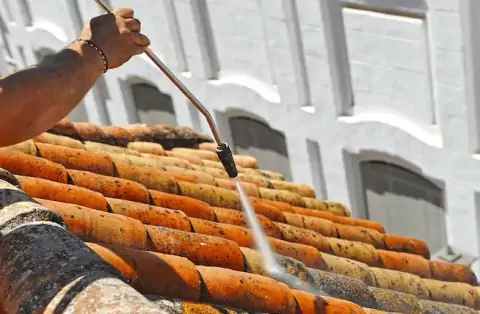 Nettoyage de toitures - Saint-Thibéry